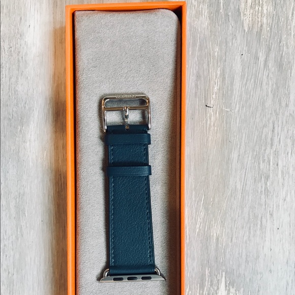 Hermēs Apple Watch band - Picture 3 of 4